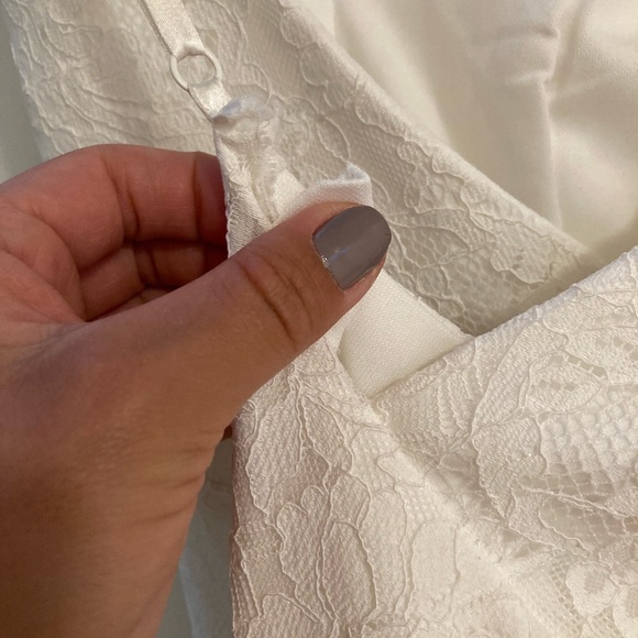 Lulu’s lace gown - Picture 9 of 11